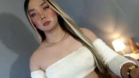 Snapshot of lovers_moon22 chatting on 01.04.25 lovers moon22 online show from 01.04.25