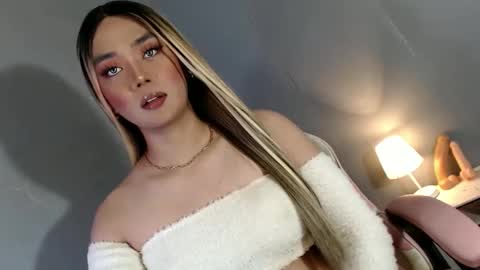 Snapshot of lovers_moon22 chatting on 01.05.25 lovers moon22 online show from 01.05.25