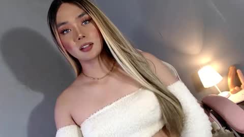 Snapshot of lovers_moon22 chatting on 01.06.25 lovers moon22 online show from 01.06.25