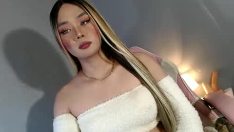 Snapshot of lovers_moon22 chatting on 01.11.25 lovers moon22 online show from 01.11.25