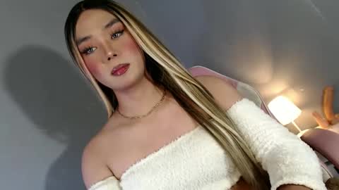 Snapshot of lovers_moon22 chatting on 01.18.25 lovers moon22 online show from 01.18.25