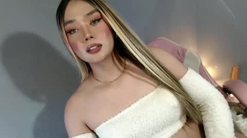 Snapshot of lovers_moon22 chatting on 01.21.25 lovers moon22 online show from 01.21.25