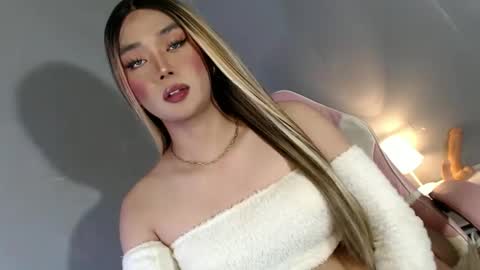 Snapshot of lovers_moon22 chatting on 01.23.25 lovers moon22 online show from 01.23.25