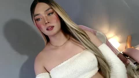 Snapshot of lovers_moon22 chatting on 01.25.25 lovers moon22 online show from 01.25.25