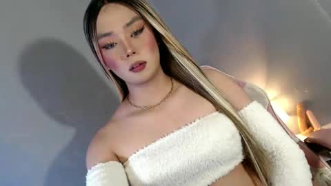 Snapshot of lovers_moon22 chatting on 02.10.25 lovers moon22 online show from 02.10.25