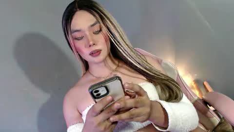 Snapshot of lovers_moon22 chatting on 02.15.25 lovers moon22 online show from 02.15.25