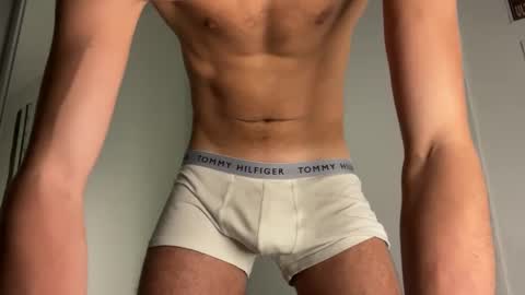 Leo Loves online show from 04.11.26