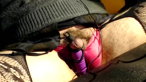 Snapshot of lovetheasses chatting on 01.07.25 playme online show from 01.07.25