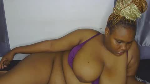 Snapshot of loveytiana chatting on 02.25.26 loveytiana online show from 02.25.26