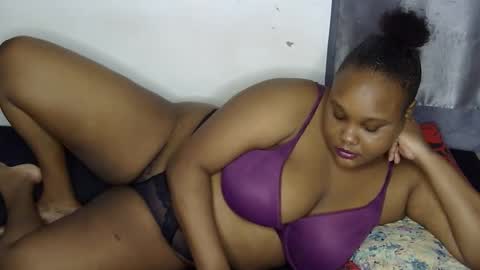 Snapshot of loveytiana chatting on 05.19.26 loveytiana online show from 05.19.26