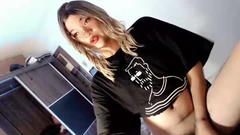 Snapshot of lovingmonaru969 chatting on 10.11.25 Lovingmonaru969 online show from 10.11.25