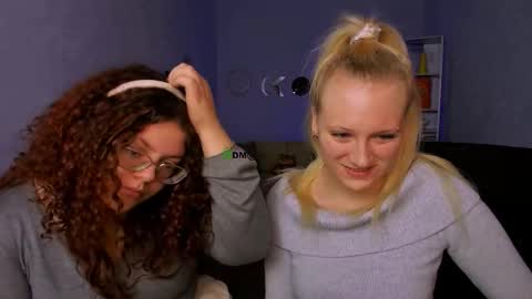 Snapshot of loya_best chatting on 11.24.25 loya_best online show from 11.24.25