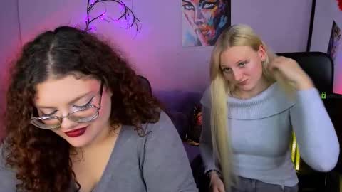 Snapshot of loya_best chatting on 11.25.25 loya_best online show from 11.25.25