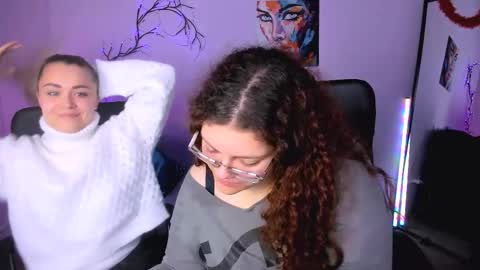 Snapshot of loya_best chatting on 11.26.25 loya_best online show from 11.26.25