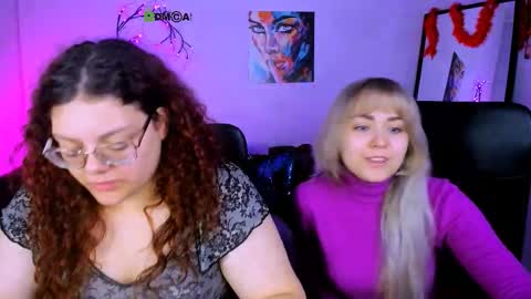 Snapshot of loya_best chatting on 11.30.25 loya_best online show from 11.30.25