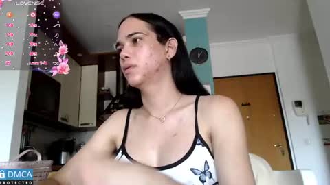 Snapshot of luara_ chatting on 06.15.26 luara_ online show from 06.15.26
