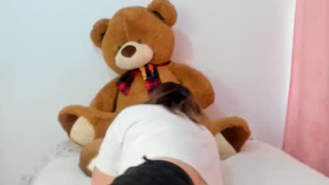 luara__01__lecat_1 online show from 10.24.25