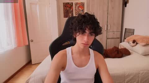 Snapshot of lucas_xo chatting on 04.18.26 lucas_xo online show from 04.18.26
