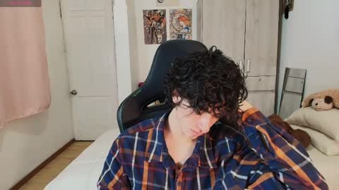 Snapshot of lucas_xo chatting on 04.21.26 lucas_xo online show from 04.21.26