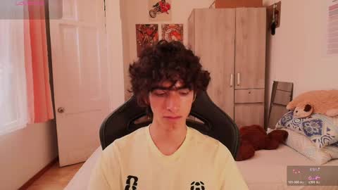Snapshot of lucas_xo chatting on 04.25.26 lucas_xo online show from 04.25.26