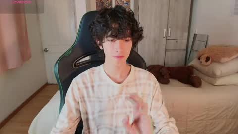Snapshot of lucas_xo chatting on 04.29.26 lucas_xo online show from 04.29.26