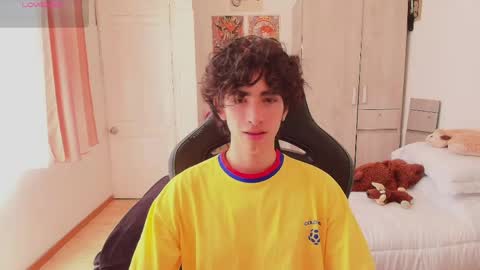 Snapshot of lucas_xo chatting on 05.08.26 lucas_xo online show from 05.08.26