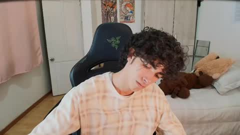 Snapshot of lucas_xo chatting on 05.11.26 lucas_xo online show from 05.11.26