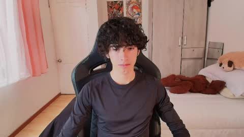 Snapshot of lucas_xo chatting on 05.17.26 lucas_xo online show from 05.17.26