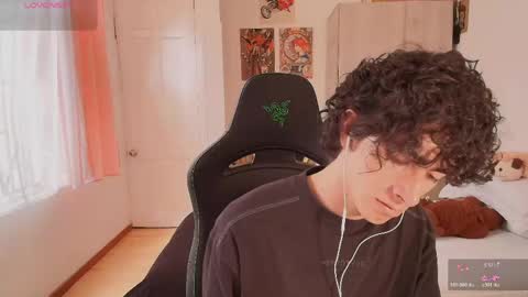 Snapshot of lucas_xo chatting on 05.19.26 lucas_xo online show from 05.19.26