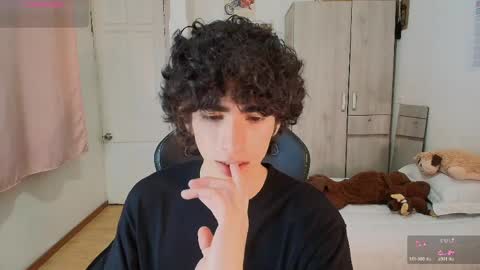 Snapshot of lucas_xo chatting on 05.21.26 lucas_xo online show from 05.21.26