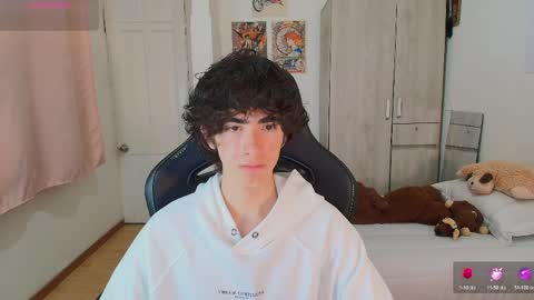 Snapshot of lucas_xo chatting on 05.22.26 lucas_xo online show from 05.22.26