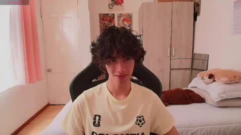 Snapshot of lucas_xo chatting on 05.24.26 lucas_xo online show from 05.24.26