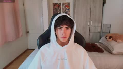 Snapshot of lucas_xo chatting on 05.26.26 lucas_xo online show from 05.26.26