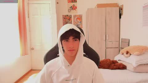 Snapshot of lucas_xo chatting on 05.27.26 lucas_xo online show from 05.27.26