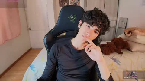 Snapshot of lucas_xo chatting on 05.30.26 lucas_xo online show from 05.30.26
