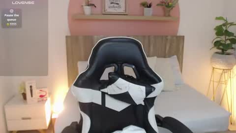 Snapshot of lucia_henao_ chatting on 07.28.26 L U C I A online show from 07.28.26