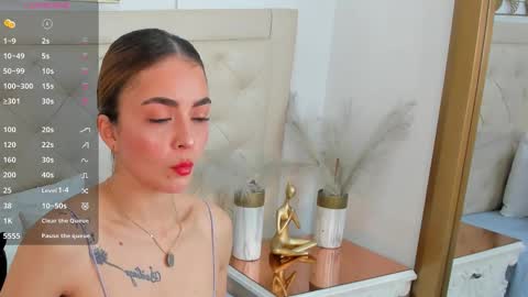 Snapshot of lucia_lorenz chatting on 11.04.25 lucia_lorenz online show from 11.04.25