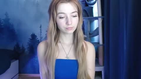 Snapshot of luciacam20 chatting on 01.07.25 Lucy online show from 01.07.25