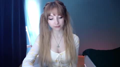 Snapshot of luciacam20 chatting on 02.21.25 Lucy online show from 02.21.25