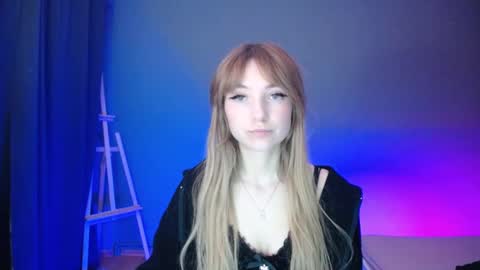 Snapshot of luciacam20 chatting on 03.08.25 Lucy online show from 03.08.25