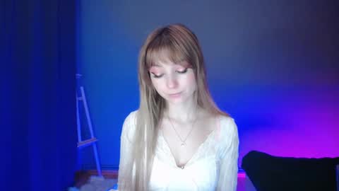 Snapshot of luciacam20 chatting on 03.11.25 Lucy online show from 03.11.25