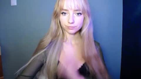Snapshot of luciacam20 chatting on 10.02.25 Lucy online show from 10.02.25