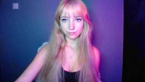 Snapshot of luciacam20 chatting on 10.04.25 Lucy online show from 10.04.25
