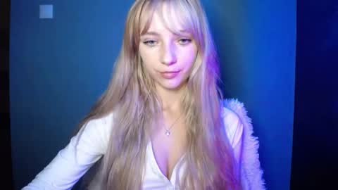 Snapshot of luciacam20 chatting on 10.08.25 Lucy online show from 10.08.25