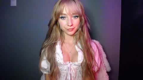 Snapshot of luciacam20 chatting on 10.14.25 Lucy online show from 10.14.25