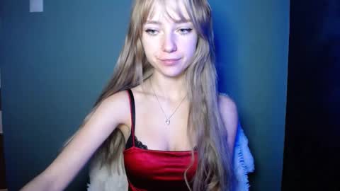 Snapshot of luciacam20 chatting on 10.17.25 Lucy online show from 10.17.25