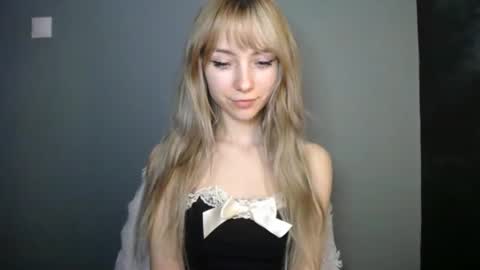 Snapshot of luciacam20 chatting on 02.01.26 Lucy online show from 02.01.26