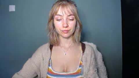 Snapshot of luciacam20 chatting on 02.20.26 Lucy online show from 02.20.26