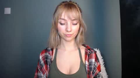 Snapshot of luciacam20 chatting on 02.23.26 Lucy online show from 02.23.26