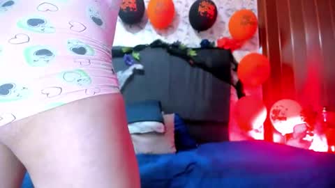 Snapshot of luciana_valentina chatting on 10.22.25 luciana_valentina online show from 10.22.25